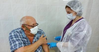 Минздрав одобрил вакцинацию пожилых людей препаратом «Спутник V»