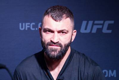 Экс-чемпион UFC отреагировал на драку Исмаилова и Минеева