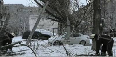 Погодный "армагеддон": непогода натворила бед - обесточены сотни населенных пунктов