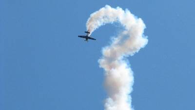 Пилот «налетал» в небе шприц в поддержку вакцинации против коронавируса в ФРГ