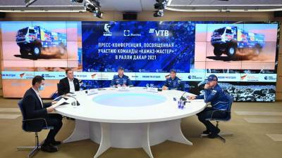 Гонщики КАМАЗ-мастер рассказали, чего опасаются перед стартом Дакара-2021