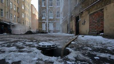 Мурманские "Сифон и Борода" лишили канализации жителей многоэтажки