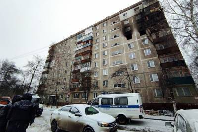 Спасатели обследуют дом на Березовской, где произошел взрыв