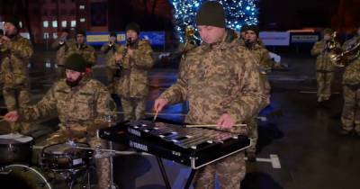 Украинские военные исполнили "Щедрик" (видео)