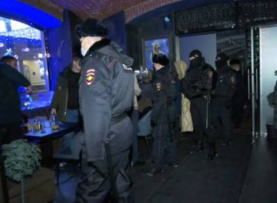 Полицейские провели рейд по кафе на улице Почтовой