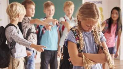 "Не сдала деньги на праздник": в Днепре учительница выгнала ученицу из класса на Святого Николая