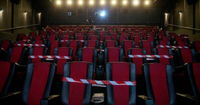 Кино в эпоху COVID-19: кинокомпании переходят на гибридный формат, кинотеатры ждут перемен
