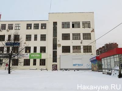 Корпорация "Маяк" приступила к сносу части конструктивистского здания на Декабристов