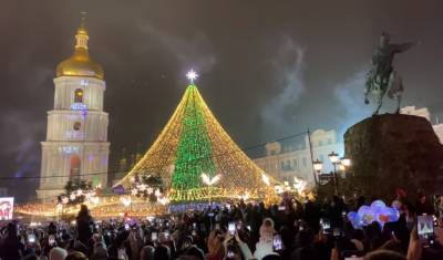 Такой новогодней елки в мире еще не было: в Харькове установили необычный рекорд, вы должны это увидеть