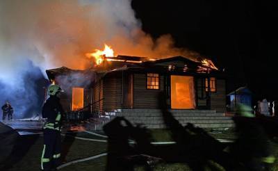 На Львовщине в масштабном пожаре сгорела деревянная церковь: есть пострадавший – фото