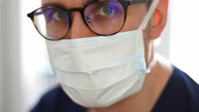 Эпидемиолог назвал места для обязательного ношения масок