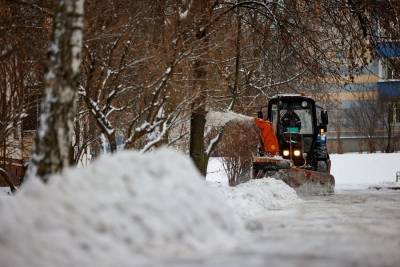 Службы города продолжают работы по ликвидации последствий сильного снегопада – заммэра