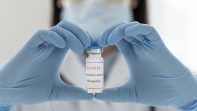 Эпидемиолог дал советы пожилым людям перед вакцинацией от COVID-19