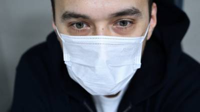 Госзакупки медицинских масок из-за рубежа запретили в РФ до конца 2021 года