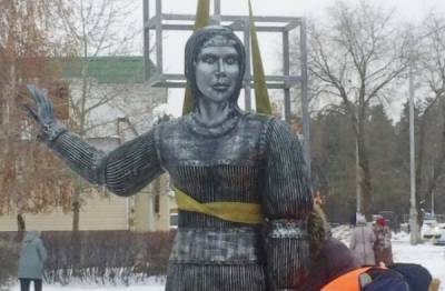 Владимир Жириновский потребовал передать ему снесённую статую Алёнки