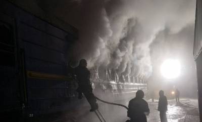 Под Полтавой загорелся вагон поезда: в пожаре погибли люди – фото