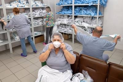 Правительство России приостановило госзакупки импортных масок