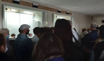 Жители Курской области пожаловались на семичасовые очереди в поликлиниках