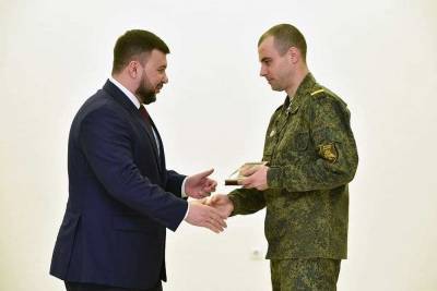 Защитников ДНР наградили в присутствии ветеранов Великой...