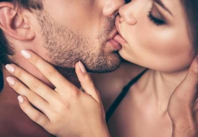 Медики рассказали, какие болезни передаются во время поцелуя
