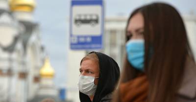 Власти России запретили закупать импортные медицинские маски до 2022 года