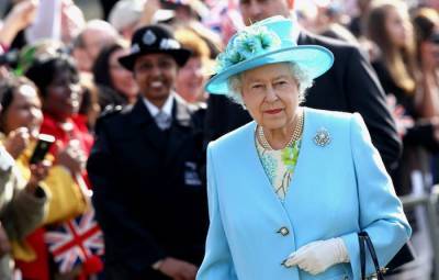 Повтори намеренные: сколько раз Елизавета II появляется на публике в одинаковых нарядах