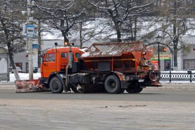Последствия снегопада в Костроме: фуры буксуют, город стоял в пробках