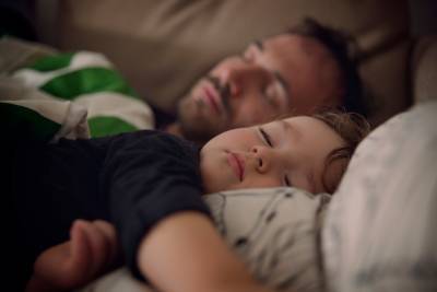 Как уложить ребенка спать: 5 хитростей, которые могут помочь родителям