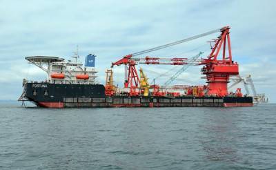 Строительство "Северного потока-2" снова приостановлено: российская баржа вернулась в порт