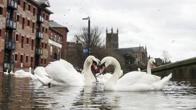 Жители центральной Англии встречают праздники в затопленных домах