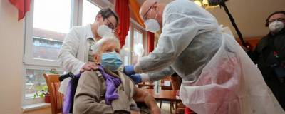 В Германии первая прививка от COVID-19 была сделана 101-летней женщине