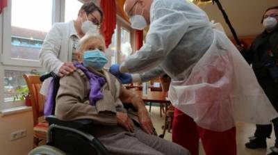 В Германии досрочно стартовала вакцинация от коронавируса