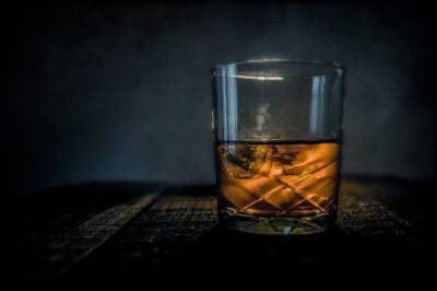 Ученые рассказали, какой напиток вызывает наиболее сильное похмелье - aif.ru