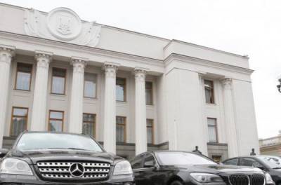 Позавидуют даже олигархи: какие машины купили украинским депутатам и чиновникам в 2020-м