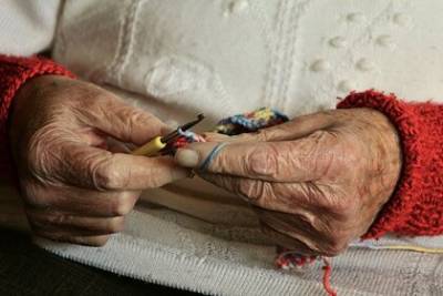 В доме престарелых 18 пациентов умерли после визита больного коронавирусом Санты