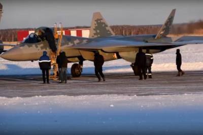 В Толмачево приземлился первый серийный Су-57 «Преступник»