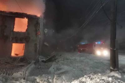 В Туруханске сгорел дом: 25 человек остались без жилья в мороз