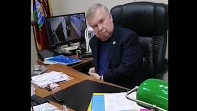 Депутат ЗакСа Высоцкий грубо обругал пришедшего с вопросом журналиста