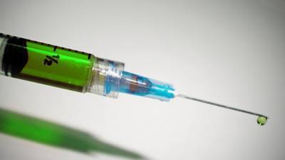 Полиция США расследует махинации с поставками вакцины от коронавируса