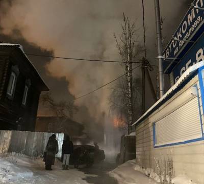 Пожар произошел в автосервисе на Яковлева в Томске