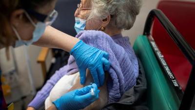 Минздрав одобрил применение вакцины «Спутник V» для людей старше 60 лет