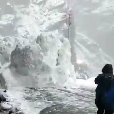 В горах неподалеку от Тегерана под снежной лавиной погибли 8 человек