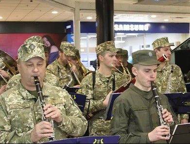 Достойнейший ответ: украинские военные музыканты ответили американцам своим исполнением «Щедрика» (ВИДЕО)