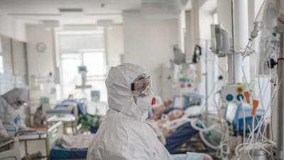 В России за сутки скончались 552 пациента с коронавирусом
