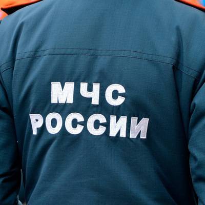 Главы МЧС и Минобороны возложили цветы к памятнику спасателям и пожарным в Москве
