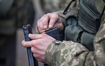 Военнослужащий ВСУ в Донбассе ранил себя при неосторожном обращении с оружием