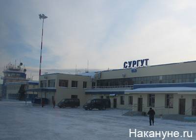 Самолет, летевший из Сургута в Петербург, вернулся из-за сработавшего датчика открытия дверей