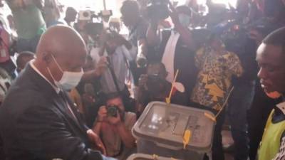 Президент Центральноафриканской Республики проголосовал на выборах