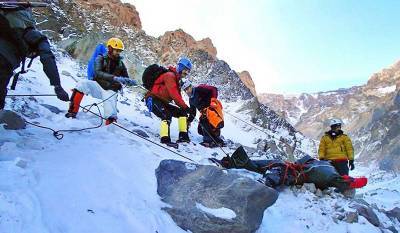 Под лавиной в горах Ирана погибли 10 человек