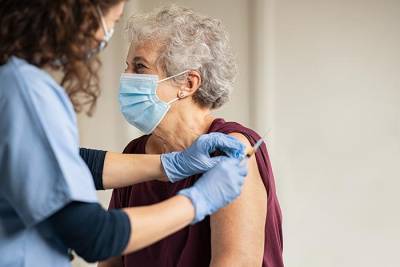 Первой из жителей Германии вакцинирована 101-летняя женщина из Саксонии-Анхальт